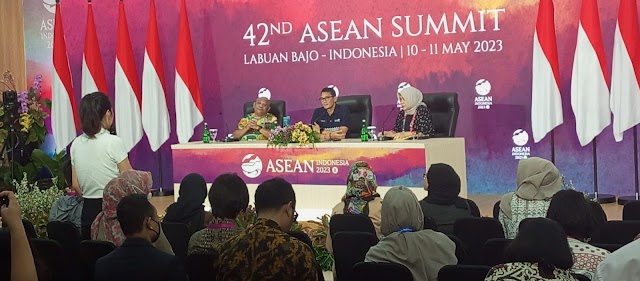 Konferensi Pers & doorstop Menparekraf Sandiaga S Uno Acara KTT ke-42 ASEAN di Labuan Bajo, NTT