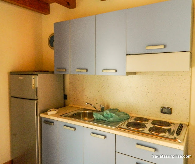 Cozinha de apartamento para aluguel de férias em Santa Maria, Ilha do Sal, Cabo Verde
