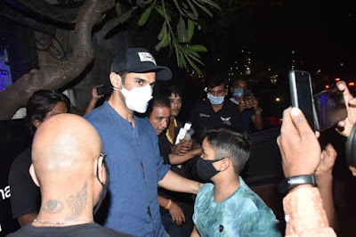 Aditya Roy Kapur snapped in Khar photos