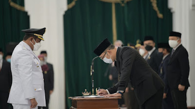 Jaga ! Banyak Kepala Daerah Berguguran, Gubernur Lantik Akhmad Marzuki sebagai Wabup Bekasi 