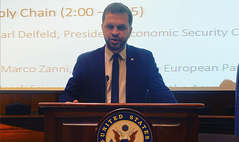 Charlles Evangelista (PP-MG) discursa em evento realizado em Washington DC, que motivou viagem aos EUA | Reprodução/Instagram