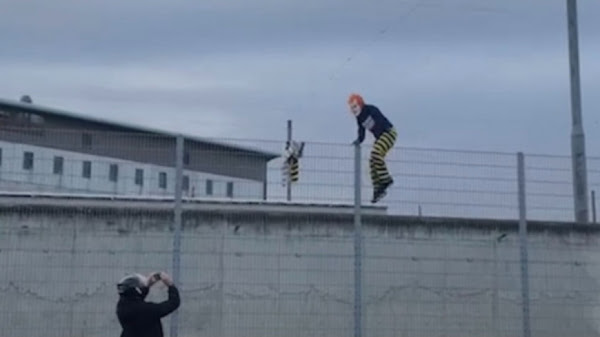 [VIDEO / PHOTOS] Un « Dalton » saute le grillage de la prison de Lyon-Corbas pour lancer un colis et repart sans être arrêté 