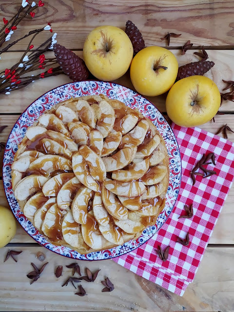 Tarta de manzana laminada. Postre, fruta, de temporada, de aprovechamiento. Receta fácil, sana, rica, rápida, con horno, Cuca