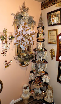 Christmas and Lusterware in the Upstairs Hall, Christmas Home Tour, 2023