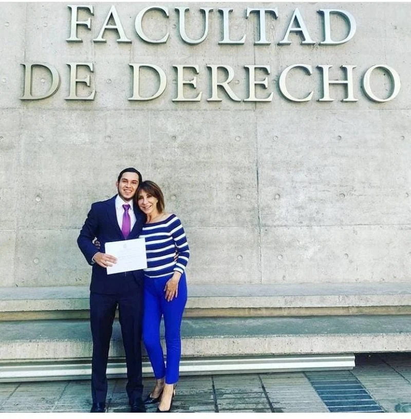 Único hijo de Cristina Tocco aprobó examen final de derecho con un 6