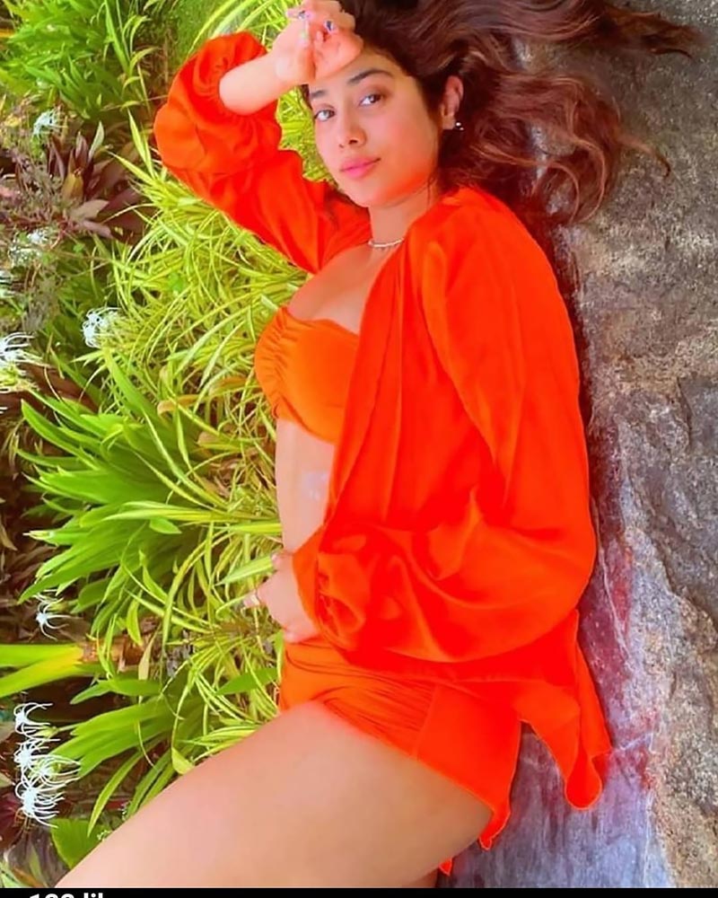 Janhvi Kapoor bikini curvy body hot actress