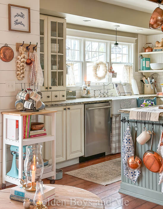 Farmhouse style kitchen with farmhouse sink - www.goldenboysandme.com