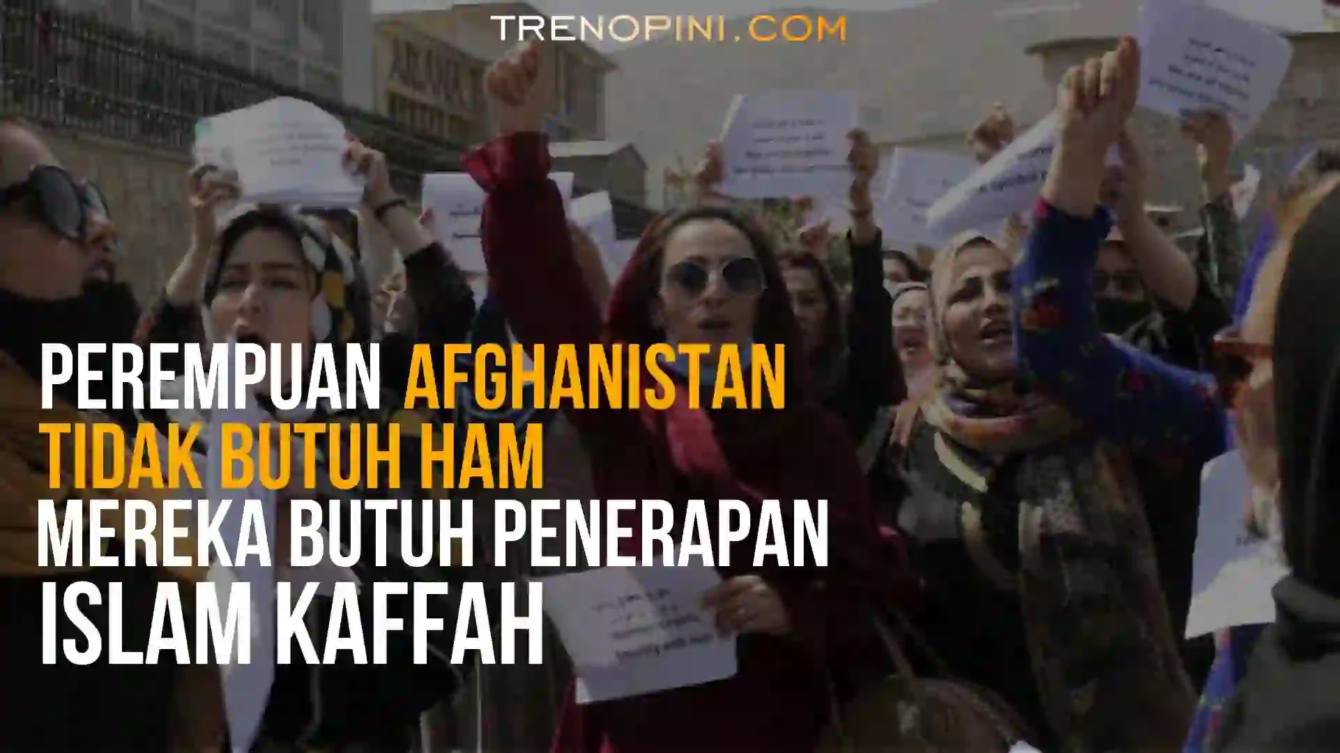 Puluhan perempuan Afghanistan kembali menggelar aksi unjuk rasa untuk menuntut hak atas pekerjaan dan pendidikan dari pemerintahan Taliban, Ahad (16/1/22). Dalam aksinya, mereka kerap meneriakkan slogan “kesetaraan dan keadilan” seraya membentangkan spanduk bertuliskan “hak-hak perempuan dan hak asasi manusia”.