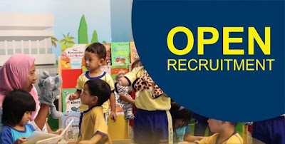 OPEN RECRUITMENT PENDIDIK ANAK USIA DINI dengan Persyaratan :  Muslimah  Jujur, Sabar dan Bisa  Kualifikasi Akademik Minimal S1 Bekerjasama (S1 PAUD / S1 Psikologi)  Bisa Membaca Al-Qur'an Mampu Bekerjasama Dalam Tim  Menyukai Anak - Anak