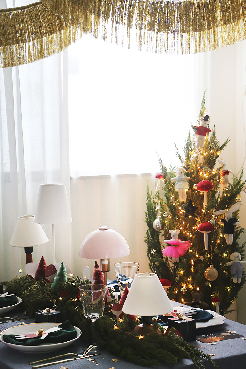 mesa posta para natal tendencias de cores arranjos centros de mesa decoração criativa cogumelos e ramos naturais