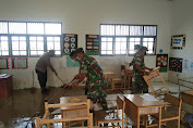 Pasca Banjir ,Babinsa Koramil 02/ Padang Tiji Lakukan Pembersihan Sekolah Dasar Negeri Peudaya