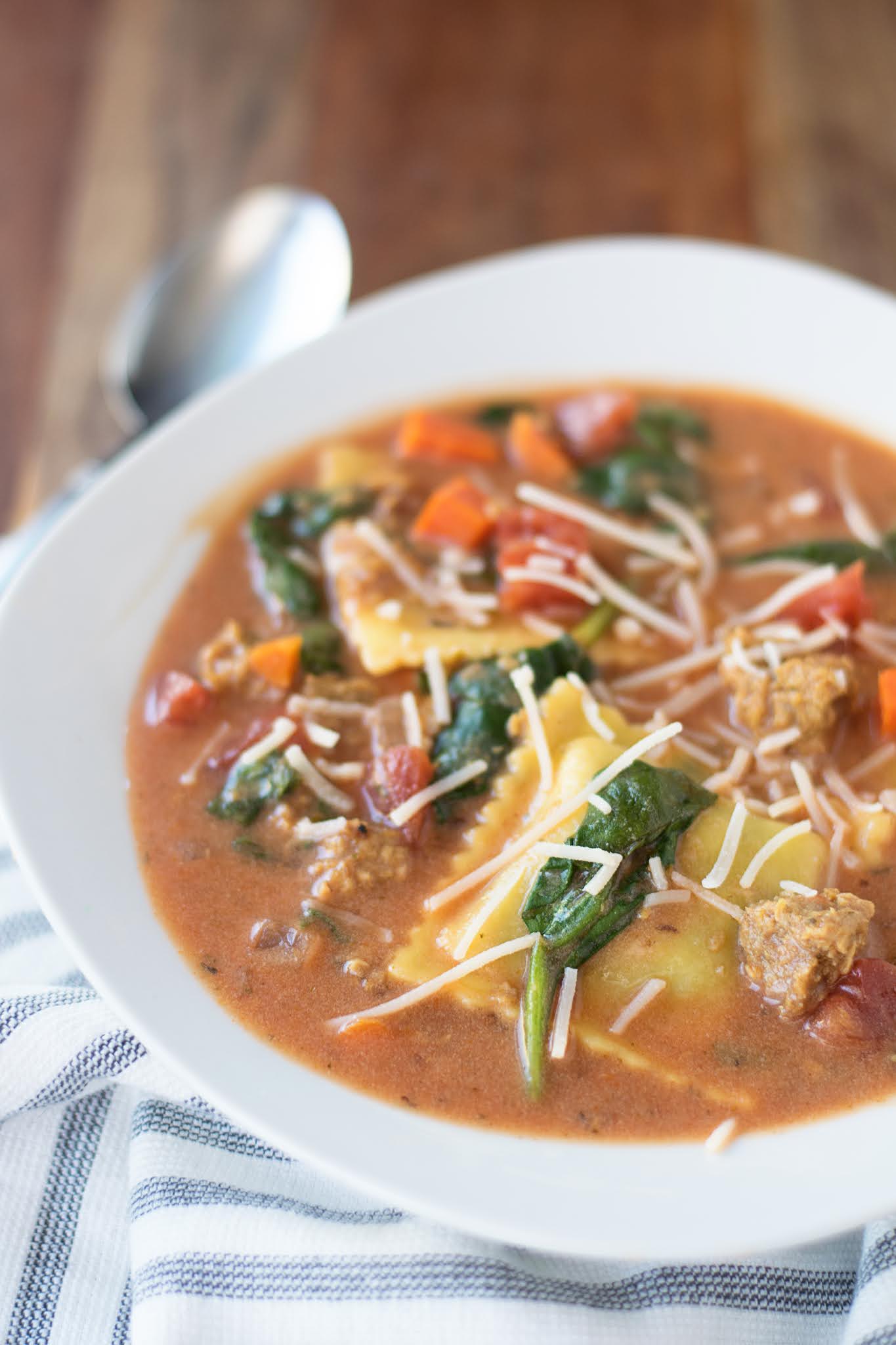 Easy Crockpot Vegan Ravioli Soup Recipe #crocktober 