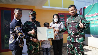 Pangdam Hasanuddin Berikan Apresiasi dan Serahkan Satu Unit Rumah kepada Prajurit Berprestasi