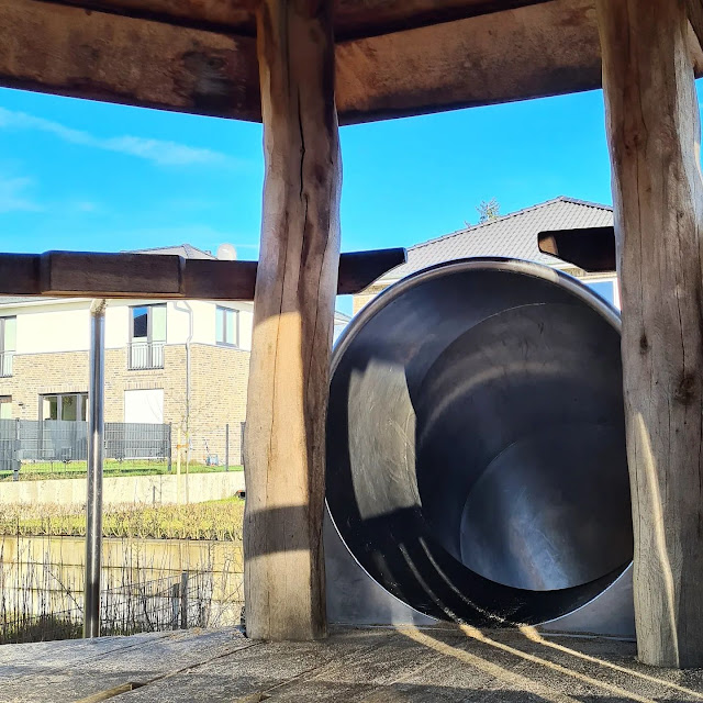 Drei Spielplätze mit Ritterburg in Kiel und Umgebung. Eine tolle Tunnelrutsche für große Ritter gibt es auf dem Spielplatz mit Burg in Altenholz.