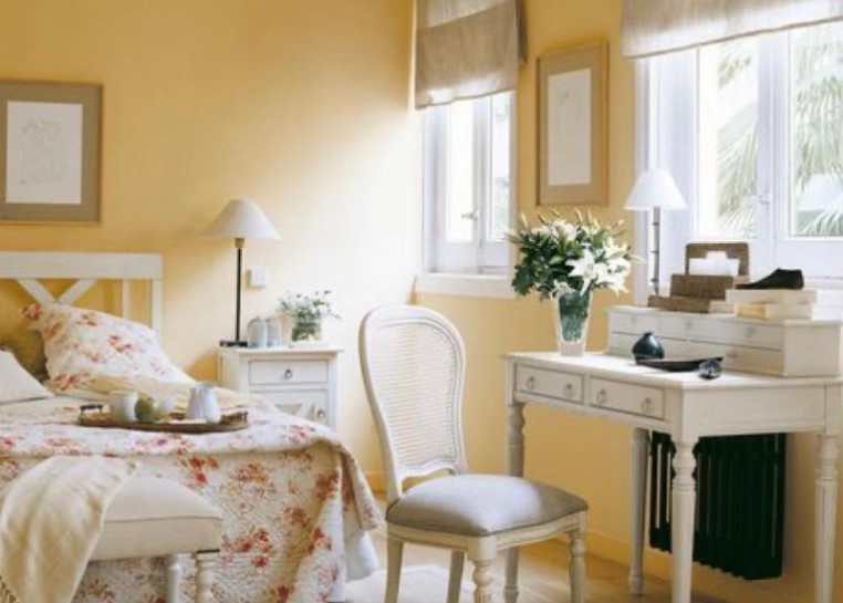 15 Yellow Aesthetic Bedroom Ideas - Light Yellow Wall Decor Ideas
