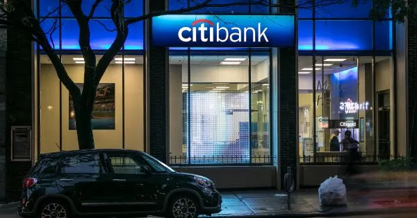 Citibank σε εργαζόμενους: «Ή εμβολιάζεστε μέχρι 14 Ιανουαρίου ή απολύεστε»