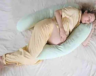 प्रेग्नेंसी में कैसे सोना चाहिए । how to sleep during pregnancy । गर्भवती महिलाओं को क्या क्या सावधानी रखनी चाहिए?