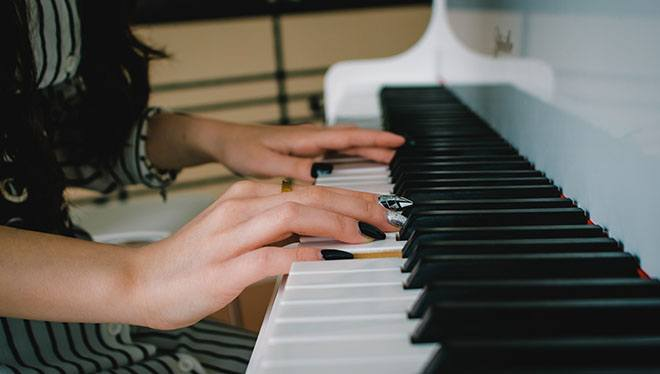 How to quickly learn to play piano independently from scratch