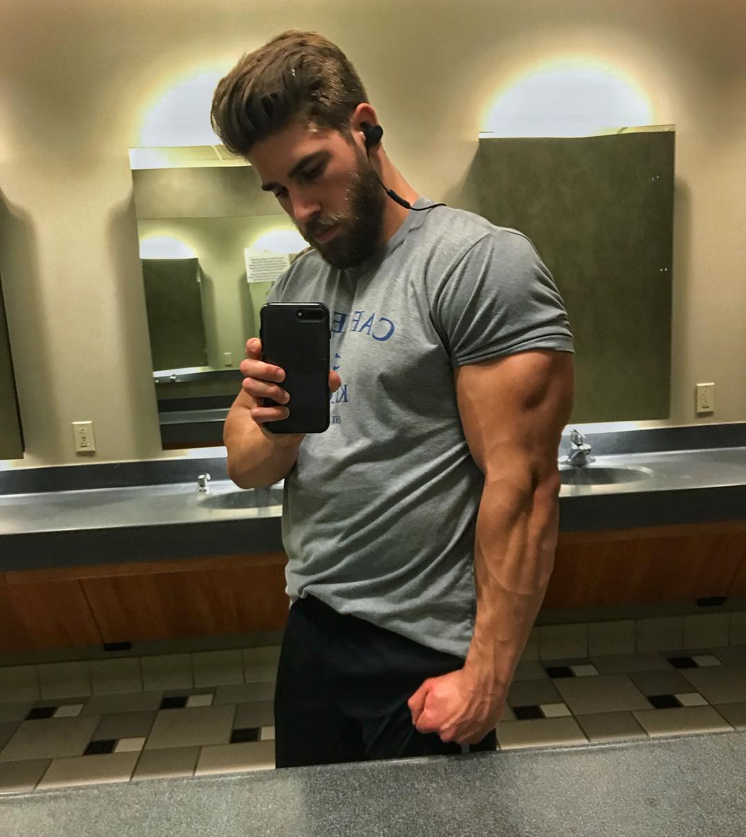 hot-bearded-young-men-selfie-biceps