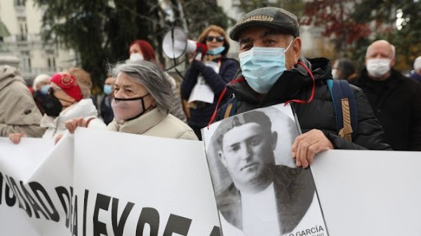 Las víctimas del franquismo piden a Sanchez un memorial