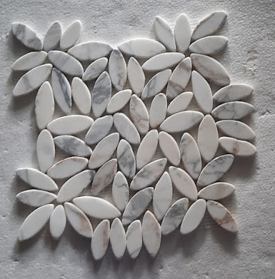 Calacatta White Flower Flat Pebble Mosaic