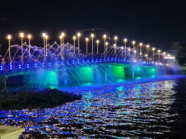 Pertunjukan Air Mancur Menari Jembatan Pasar Lama Bikin Takjub Warga Luar Kota Banjarmasin