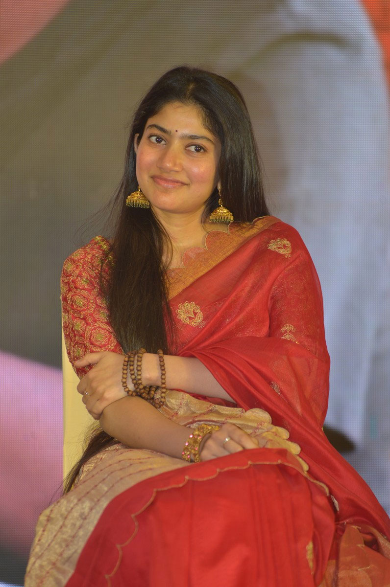 Sai Pallavi Pics in Red Saree from Shyam Singha Roy Success Press Event AVvXsEj7u3QoKbQCvxcEKDnj-mJF1e35EHBdkoI7P5MnF5nf79mwmZmtpYRp3U2rXhOoNjLPYQnVMunVwjQUk5LEhWlAWbzHISsW2Oj8nkiUHIrX0mSqLwXDAmJb7s7hF3uIHjdQQGshgg7iNbp7Qfsy1y0GLxi7nUcldFErAjcg6txZY7fTJQ9kMxvMhVi1Zw=s1200