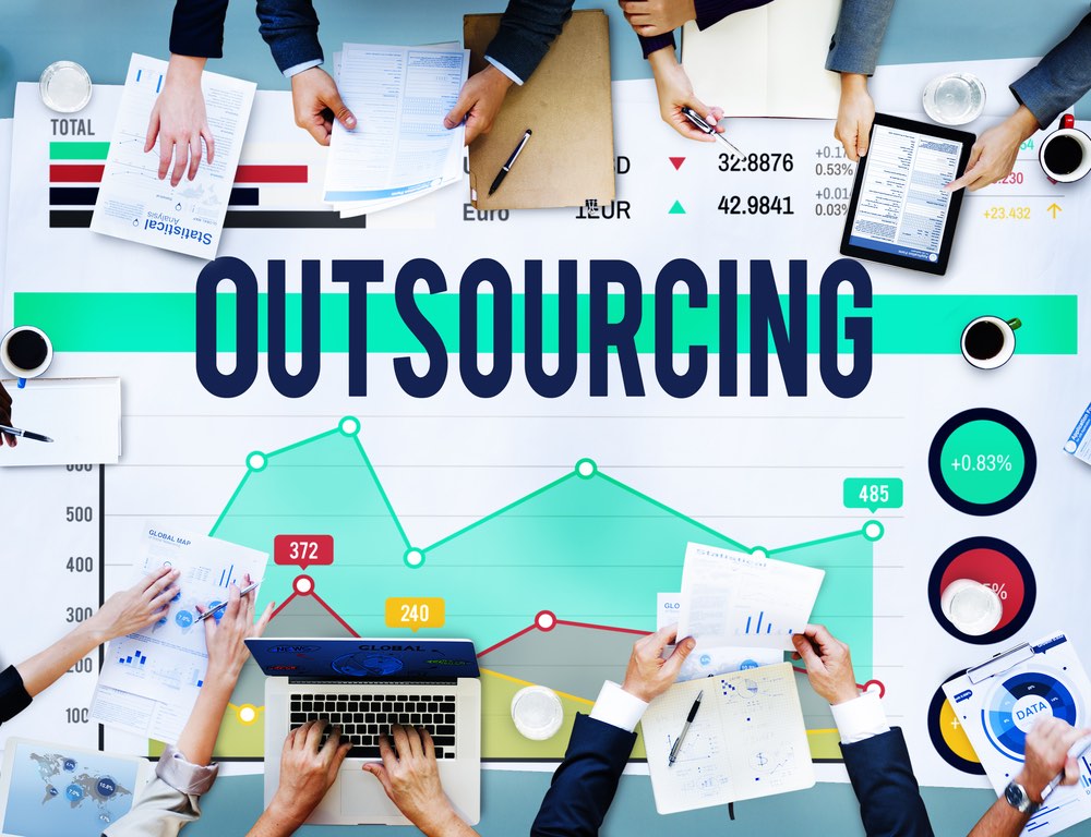 Difference Between Offshoring and Outsourcing