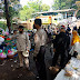 Kabid Humas Polda Jabar : Polisi  Ajak Pengunjung Dan Pedagang Pasar Tumpah di Pasir Impun Untuk Divaksin*