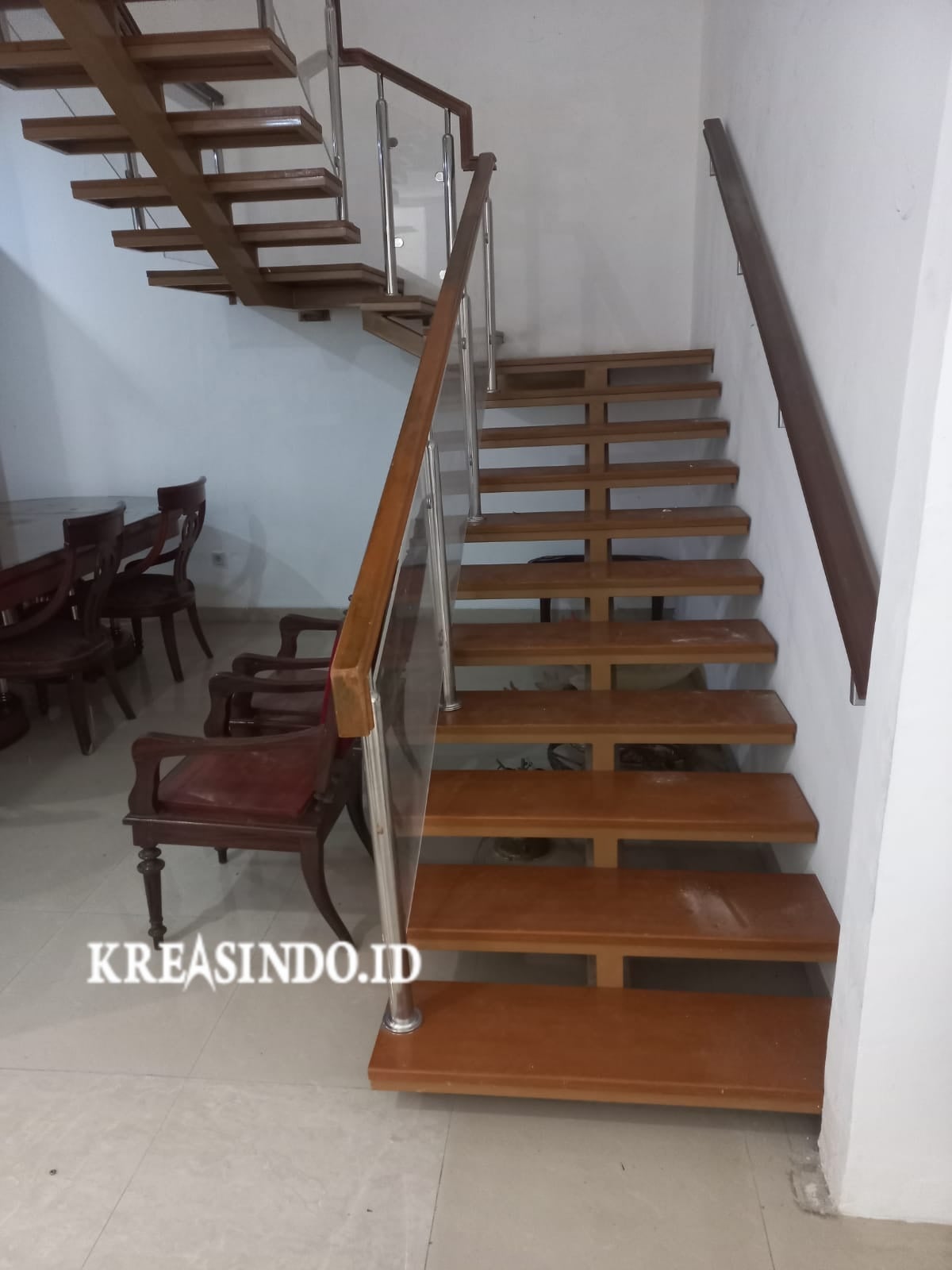 Pemasangan Handrail Kayu di Rumah Ibu Ruqoiyah Mampang Jakarta