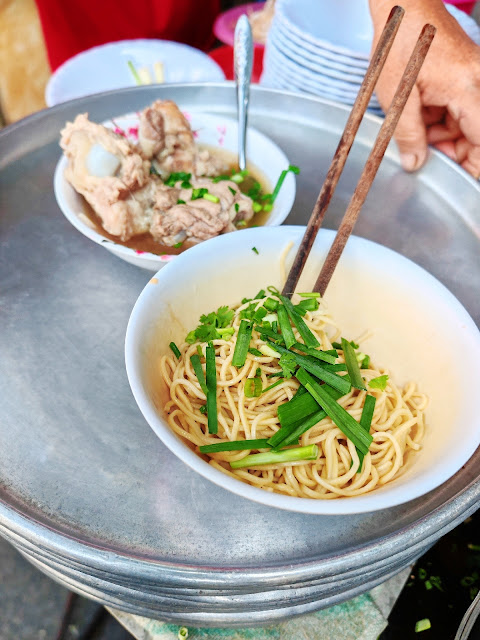 Pork_Noodle_Hủ_Tíu_Mì_Cật_Ho_Chi_Minh_District_1_Vietnam