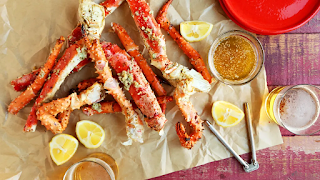 Baked crab legs with garlic butter