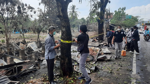 Kebakaran Tujuh Lokal Warung di Rumak Kediri, Penyebab Masih Belum Diketahui Pasti