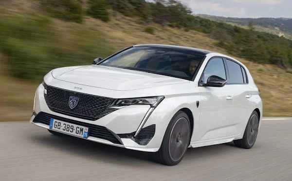 Novo Peugeot 308 eleito Carro Mundial Feminino de 2022