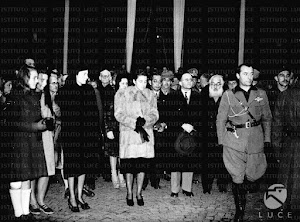 06.12.1944 MILANO - PIAZZA S. SEPOLCRO - FUNERALI DELL'ACCADEMICO D'ITALIA F.T. MARINETTI