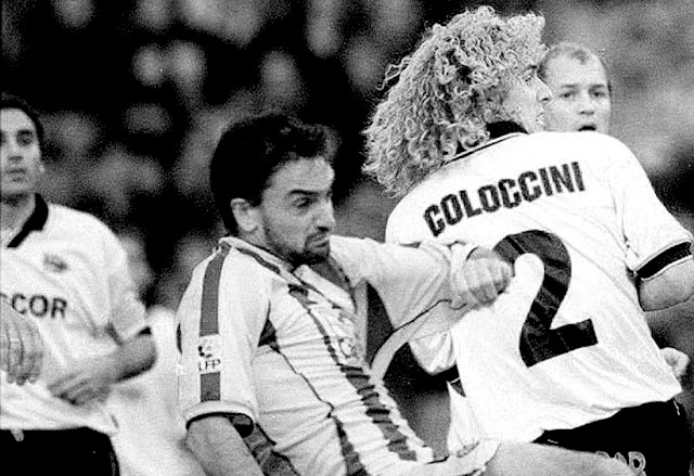 Turu Flores intenta rematar un balón en el área alavesista obstaculizado por Coloccini. REAL VALLADOLID C. F. 1 DEPORTIVO ALAVÉS 3 Domingo 21/10/2001, 18:00 horas. Campeonato de Liga de 1ª División, jornada 9. Valladolid, nuevo estadio José Zorrilla