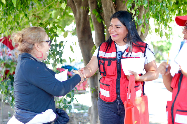 Brenda Fraga refrenda compromiso con las colonias populares de Uruapan.