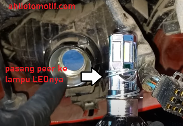 Cara mengganti lampu bohlam bagian depan dengan LED pada honda beat