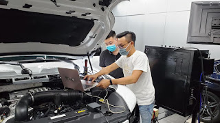 來自澳洲的汽車改裝品牌VAITRIX麥翠斯有最廣泛的車種適用產品，含汽油、柴油、油電混合車專用電子油門控制加速器，搭配外掛晶片及內寫，高品質且無後遺症之動力提升，也可由專屬藍芽App–AirForce GO切換一階、二階、三階ECU模式。外掛晶片及電子油門控制器不影響原車引擎保固，搭配不眩光儀錶，提升馬力同時監控愛車狀況。另有馬力提升專用水噴射可程式電腦及套件，改裝愛車不傷車。適用品牌車款： Audi奧迪、BMW寶馬、Porsche保時捷、Benz賓士、Honda本田、Toyota豐田、Mitsubishi三菱、Mazda馬自達、Nissan日產、Subaru速霸陸、VW福斯、Volvo富豪、Luxgen納智捷、Ford福特、Hyundai現代、Skoda斯柯達、Mini; Altis、CRV、CHR、Kicks、Cla45、Focus mk4、Sienta 、Camry、Golf GTI、Polo、Kuga、Tiida、U7、Rav4、Odyssey、Santa Fe新土匪、C63s、Lancer Fortis、Elantra Sport、Auris、Mini R56、ST LINE、535i、Tiguan、RS6 AVANT、 Tiguan R、C300...等。