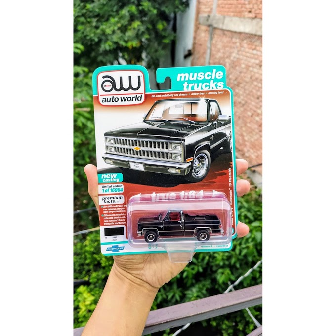 [ omidiecast ] Mô hình tĩnh Auto World Silverado C10 Fleetside Midnight black tỷ lệ 1:64