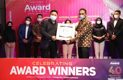 Direktur Kepatuhan Bank Aceh Raih Penghargaan Indonesia Award Magazine