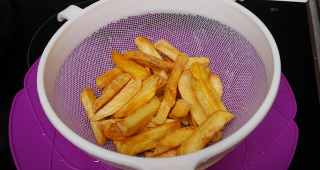 Frische selbstgemachte Pommes sind leckerer.