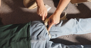 A man making a tourniquet for active shooter response plan