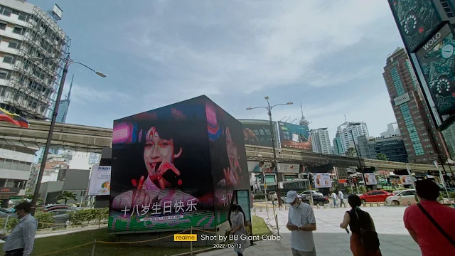 Fans Support Ad He Junlin 贺峻霖应援广告 Malaysia Lot 10 Giant Cube Digital OOH Advertising Bukit Bintang Kuala Lumpur