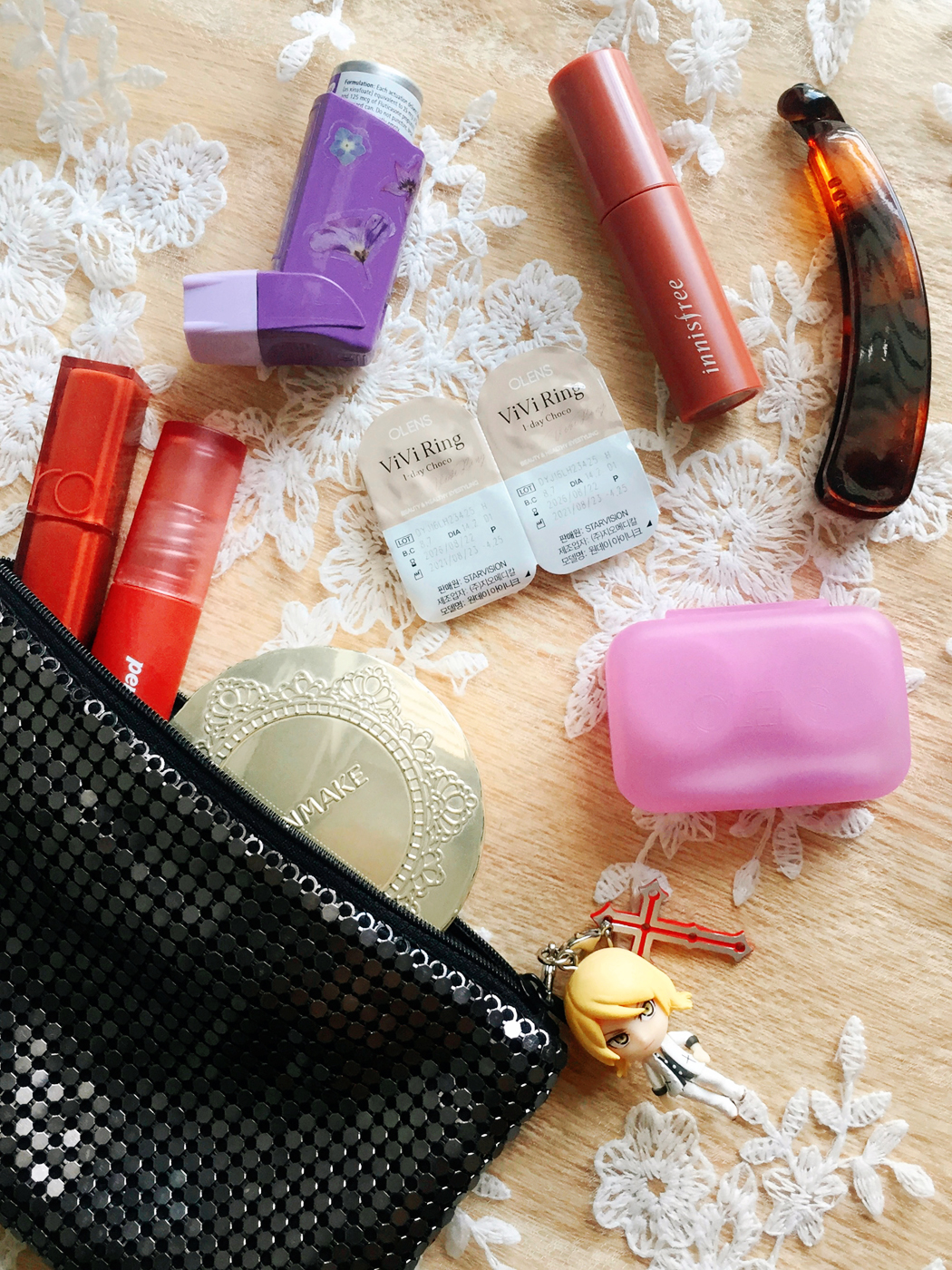 what's in my makeup pouch | chainyan.co