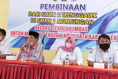 Pembinaan Sekolah Adiwiyata dari Tiem SMKN 2 Trenggalek di SMP Negeri Munjungan