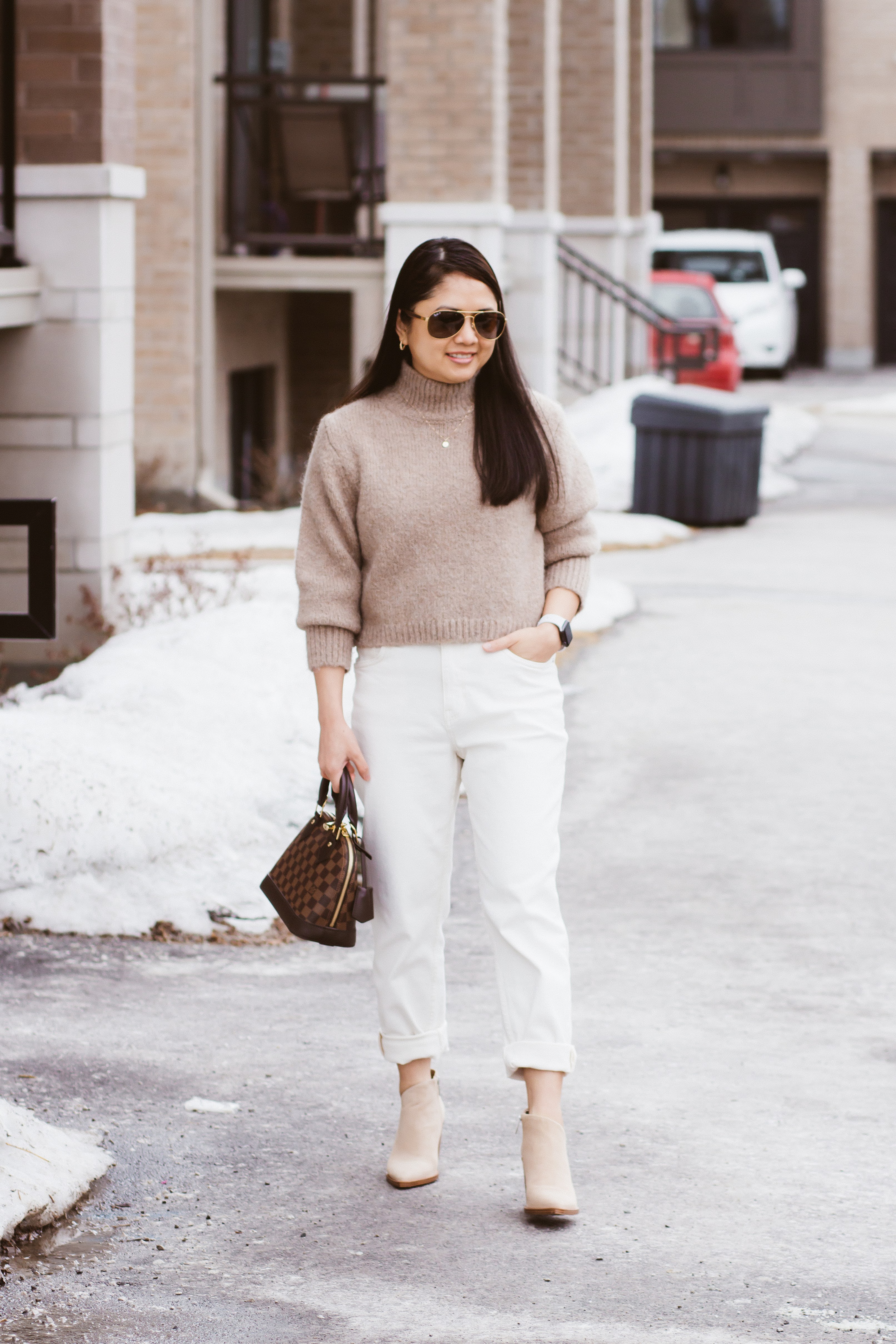 Louis Vuitton AlmaBB | Ray-Ban Polarized Sunglasses | Vince Camuto Ankle Booties | Mango White Jeans | Zara Crop Sweater | Petite Spring Outfit Idea | Working Mom Style