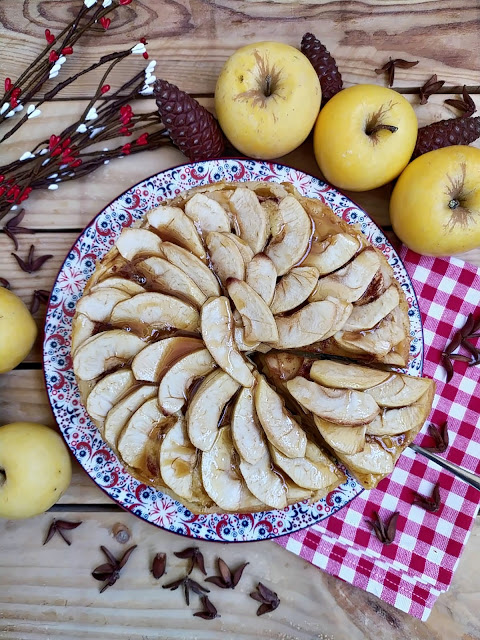 Tarta de manzana laminada. Postre, fruta, de temporada, de aprovechamiento. Receta fácil, sana, rica, rápida, con horno, Cuca