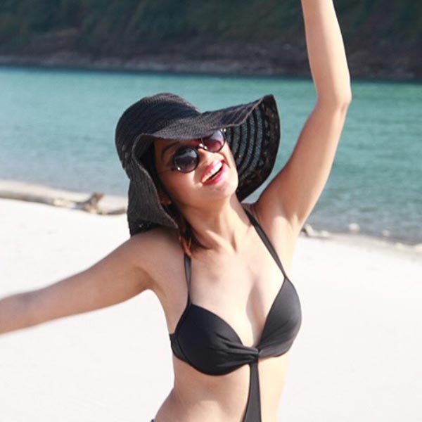 Chum Darang bikini hot actress badhaai do