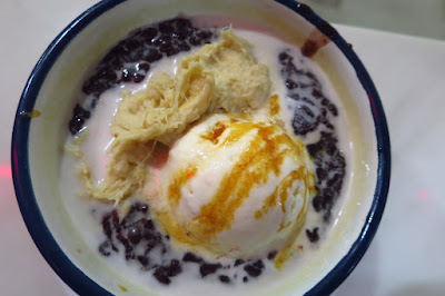 Yat Ka Yan (一家人), black glutinous rice ice cream durian